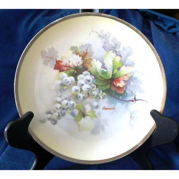 Royal Austria Hand-Painted Porcelain Plate With Grapes & Leaves Design BT172 - Picture 1 of 2